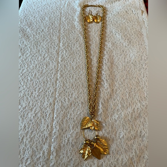 Napier/vintage brushed gold plated leaves, 2.5” long * - Picture 4 of 4